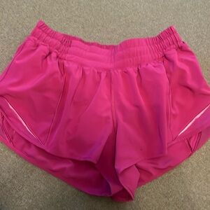 Lulu lemon hotty hot 2.5” short